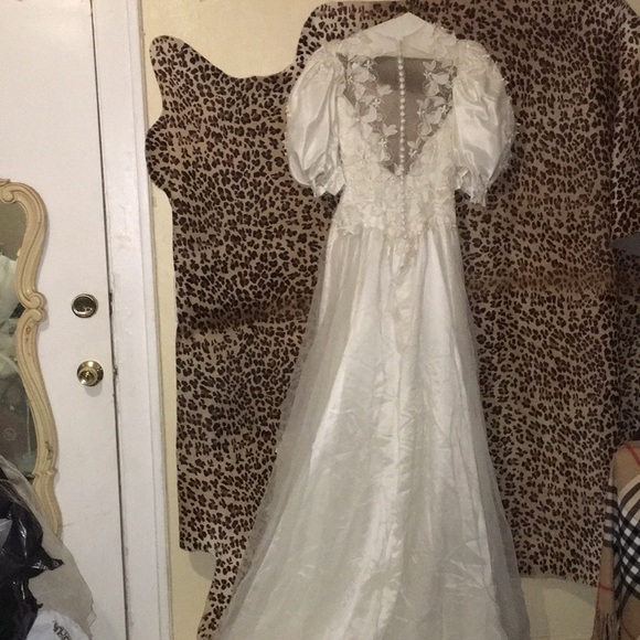 Long tail Vintage wedding dress from the 70s - Picture 7 of 11